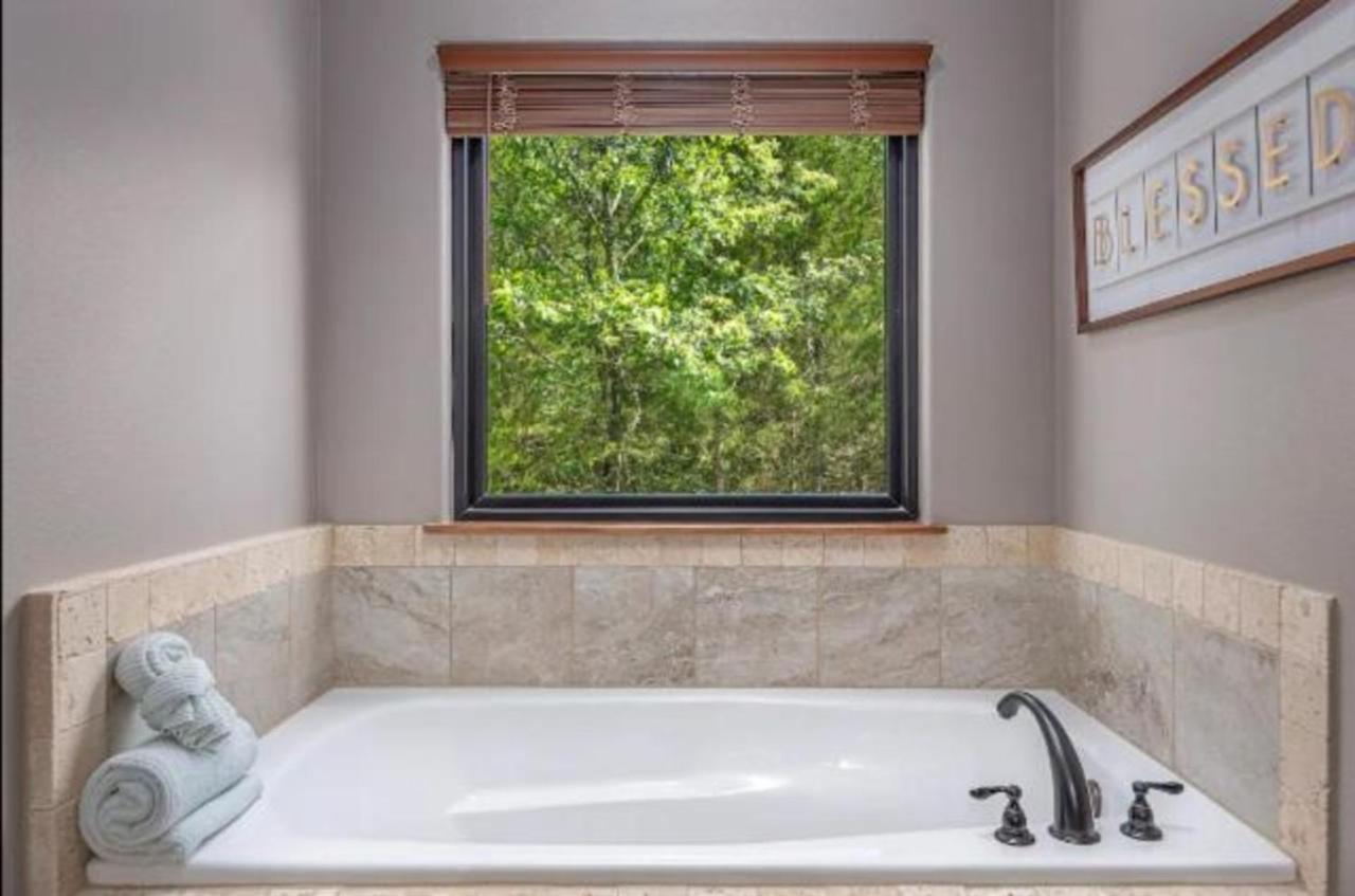 Spacious Home In Branson - 8 Bed, 6 Bath & Hot Tub Hollister Kültér fotó